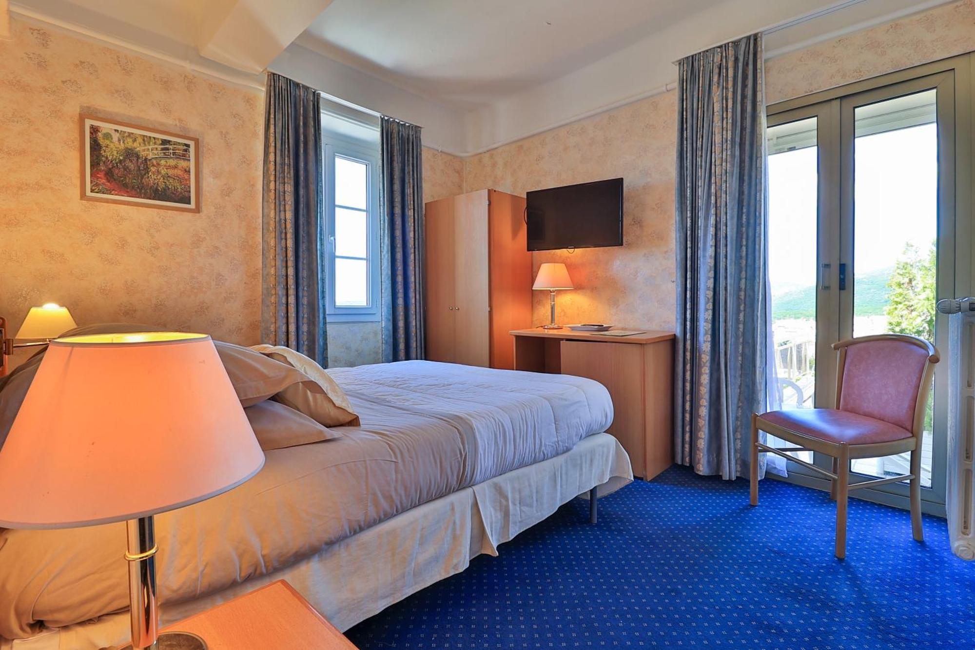 Logis Le Relais Imperial Hotel Saint-Vallier-de-Thiey Екстериор снимка