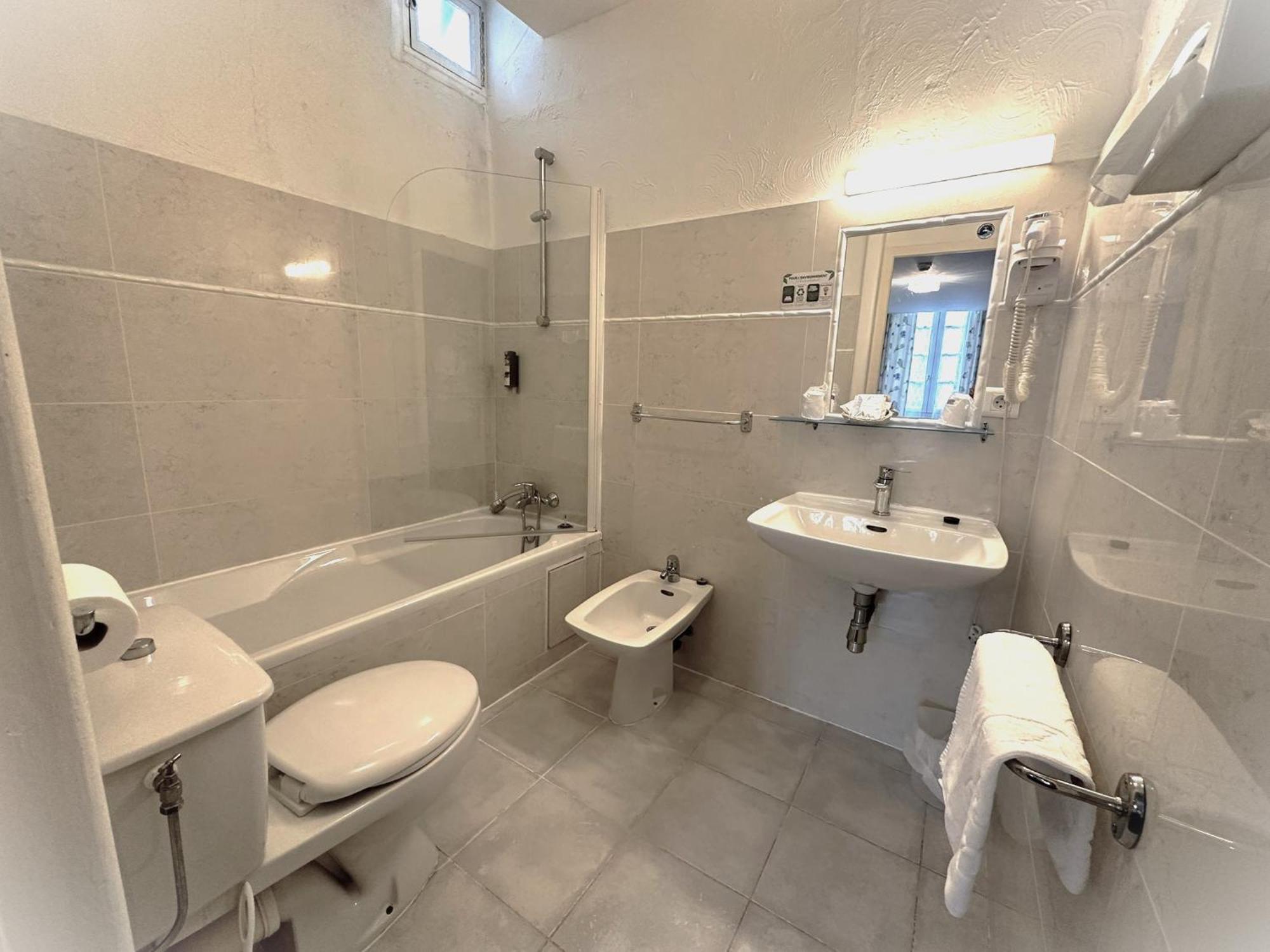 Logis Le Relais Imperial Hotel Saint-Vallier-de-Thiey Екстериор снимка