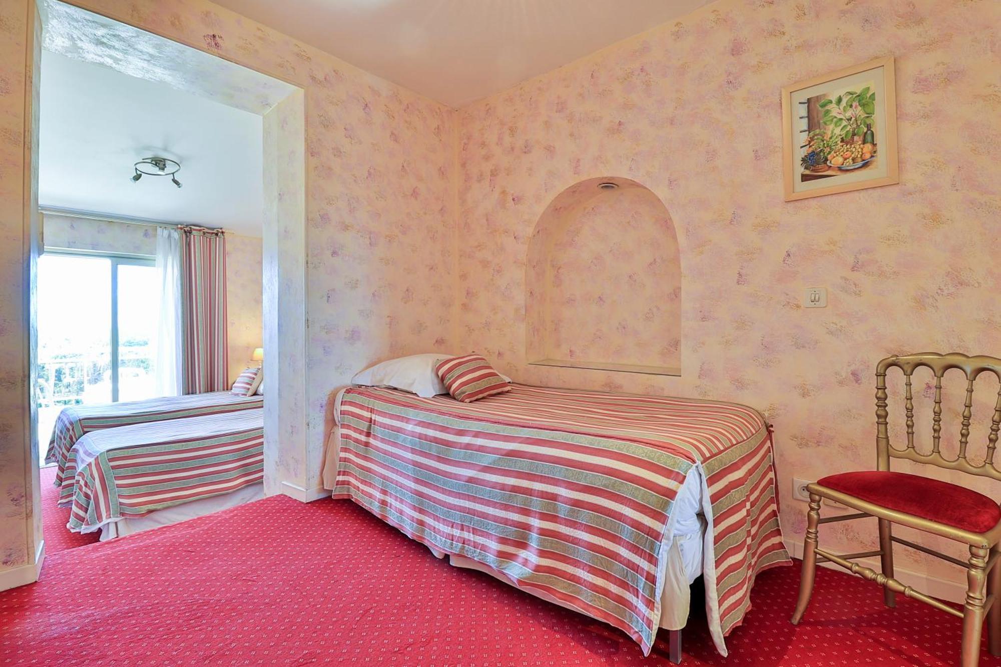 Logis Le Relais Imperial Hotel Saint-Vallier-de-Thiey Екстериор снимка