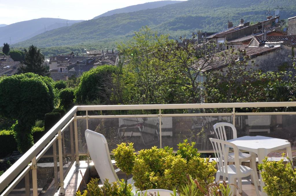 Logis Le Relais Imperial Hotel Saint-Vallier-de-Thiey Екстериор снимка
