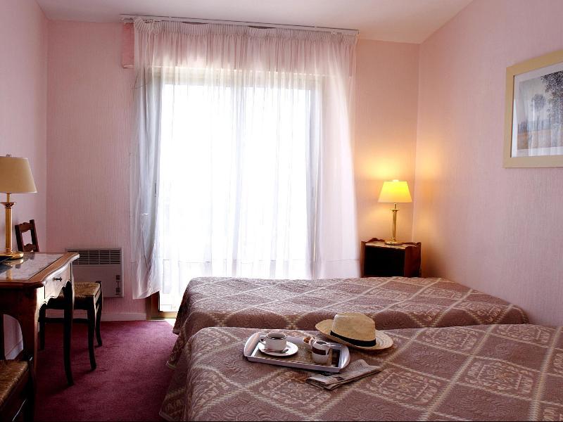 Logis Le Relais Imperial Hotel Saint-Vallier-de-Thiey Екстериор снимка
